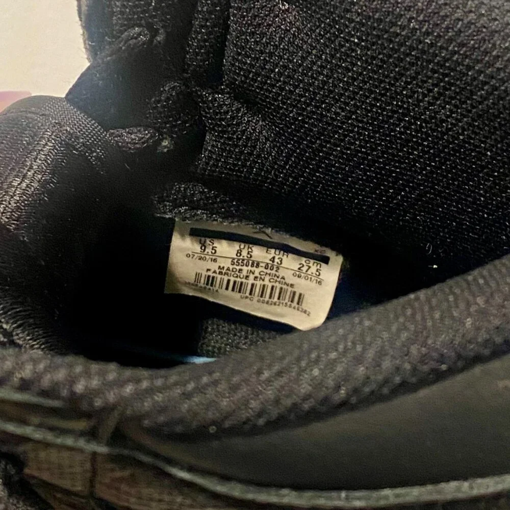 Jordan 1 Retro Black Perforated - Picture 6 of 6